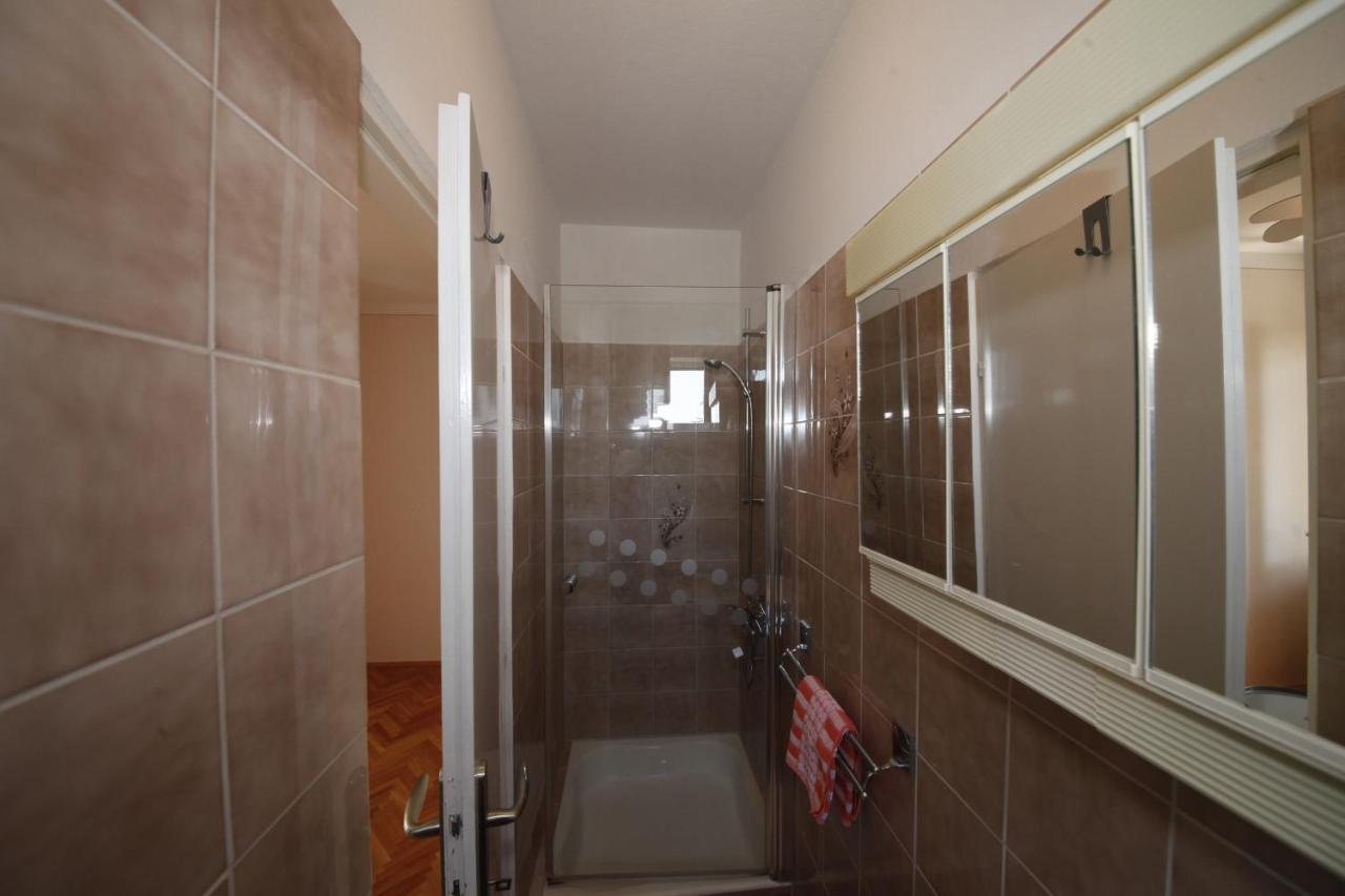 Apartments And Rooms By The Sea Banjol, Rab - 5077 المظهر الخارجي الصورة